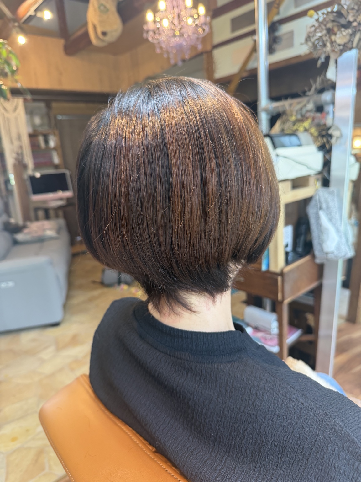 広がりやすいくせ毛を、丸みのあるボブへ。